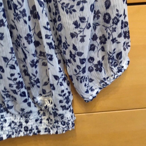 Adorable Sheer Abercrombie Blouse - Picture 4 of 5